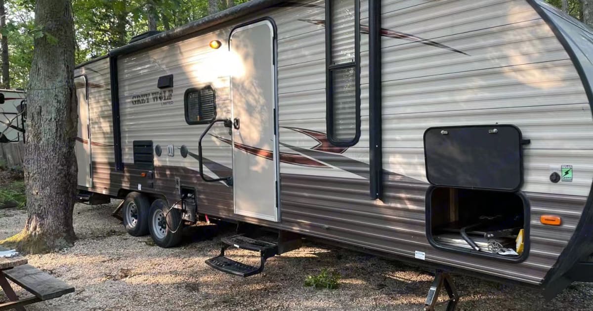 2016 Forest River Cherokee Grey Wolf Travel trailer Rental in