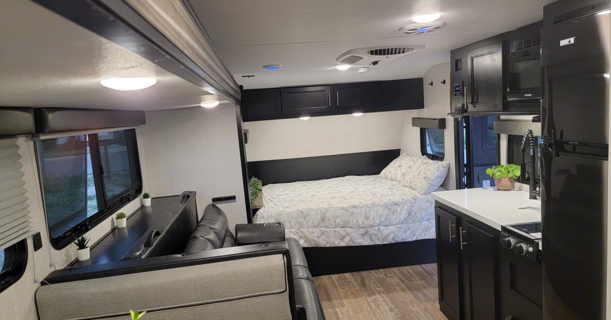 2021 Forest River Cherokee Wolf Pup Travel trailer Rental in Quinte