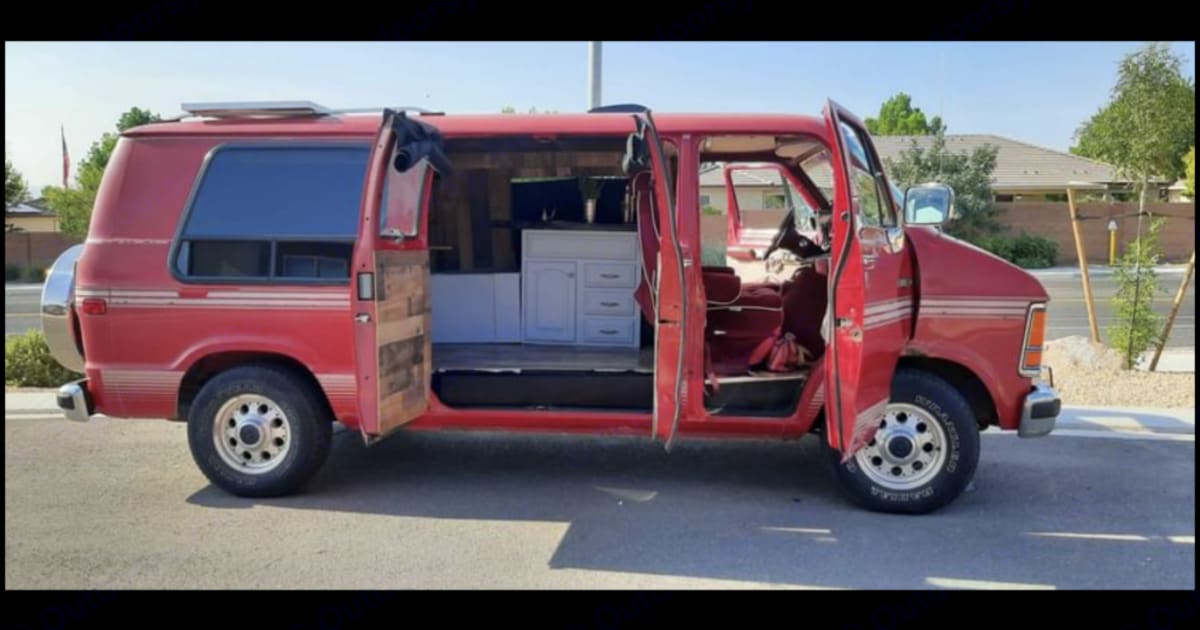 1989 Dodge B Van Camper van Rental in Hurricane, UT | Outdoorsy