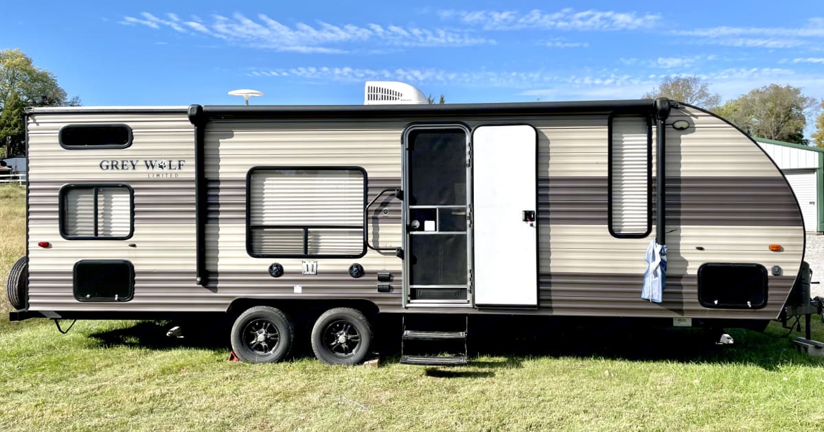 2017 Forest River Cherokee Grey Wolf Travel trailer Rental in