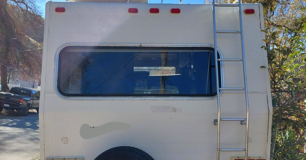 1978 Itasca G30 Class C Rental in Lebec, CA Outdoorsy