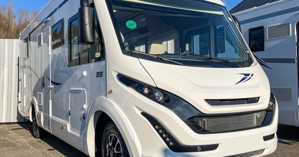 2022 McLouis nevis 281 Class A Rental in La BalmedeSillingy, Auvergne