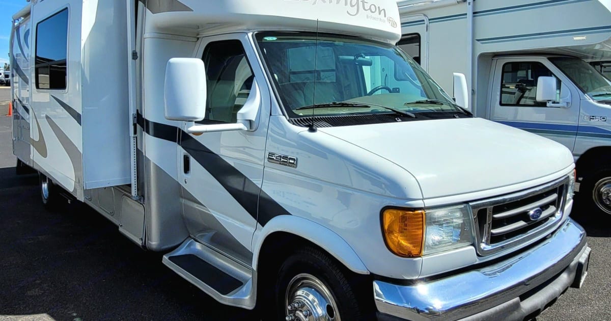 2008 Lexington Lexington Motorhome Class C Rental in Redmond, OR