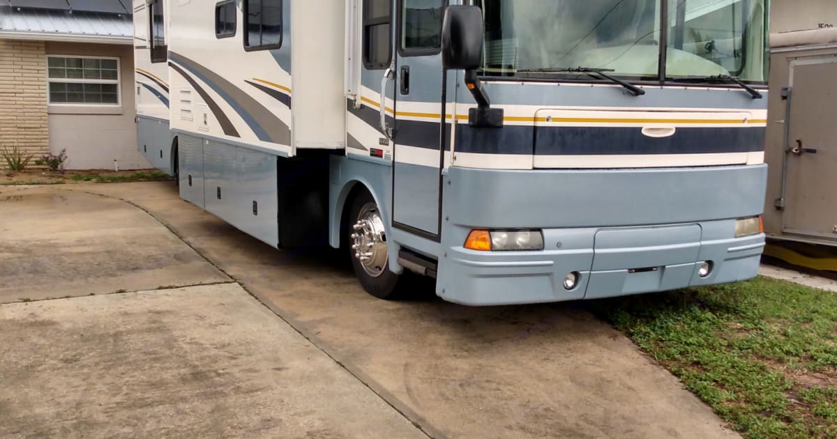2005 Bounder Bounder Motorhome Intégral Rental in Merritt Island, FL ...