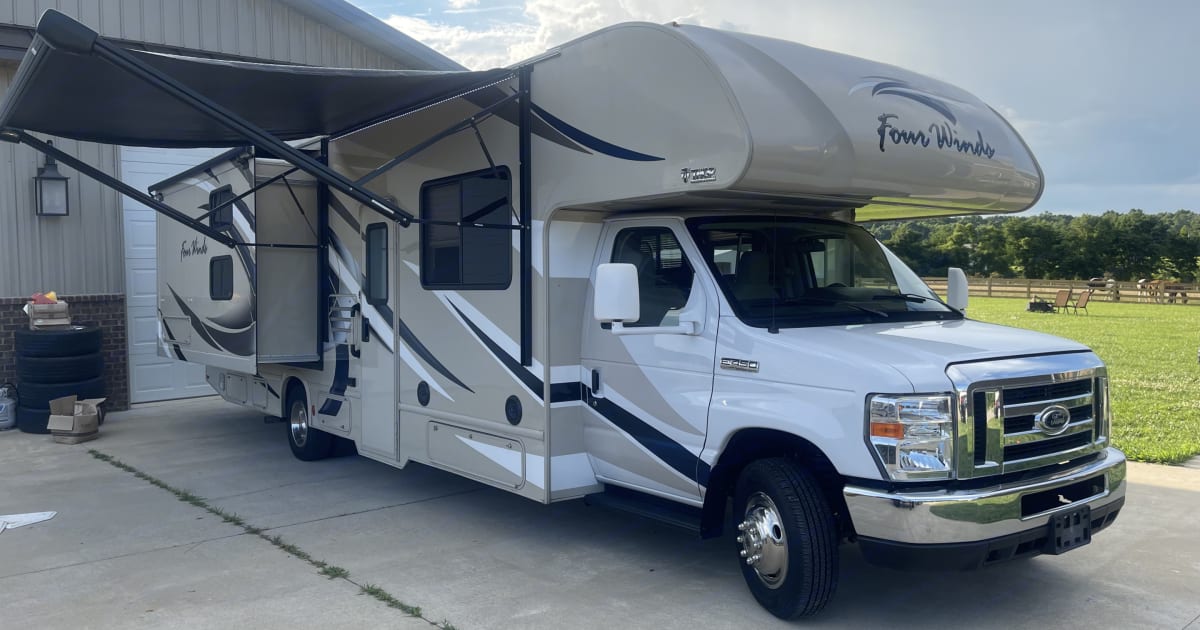 2018 Thor Four Winds Motorhome Rental in Manchester, TN Outdoorsy