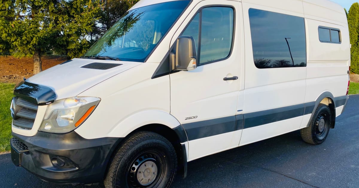 2014 MercedesBenz Sprinter Camper van Rental in Hudsonville, MI