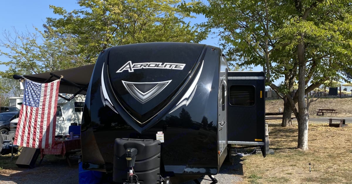 who makes aerolite travel trailers