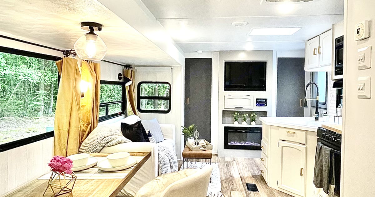 2012 Forest River Palomino Puma Travel trailer Rental in Rossville, GA