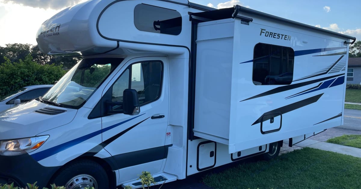 2022 MercedesBenz MotorHome Class C Rental in Pembroke Pines, Outdoorsy