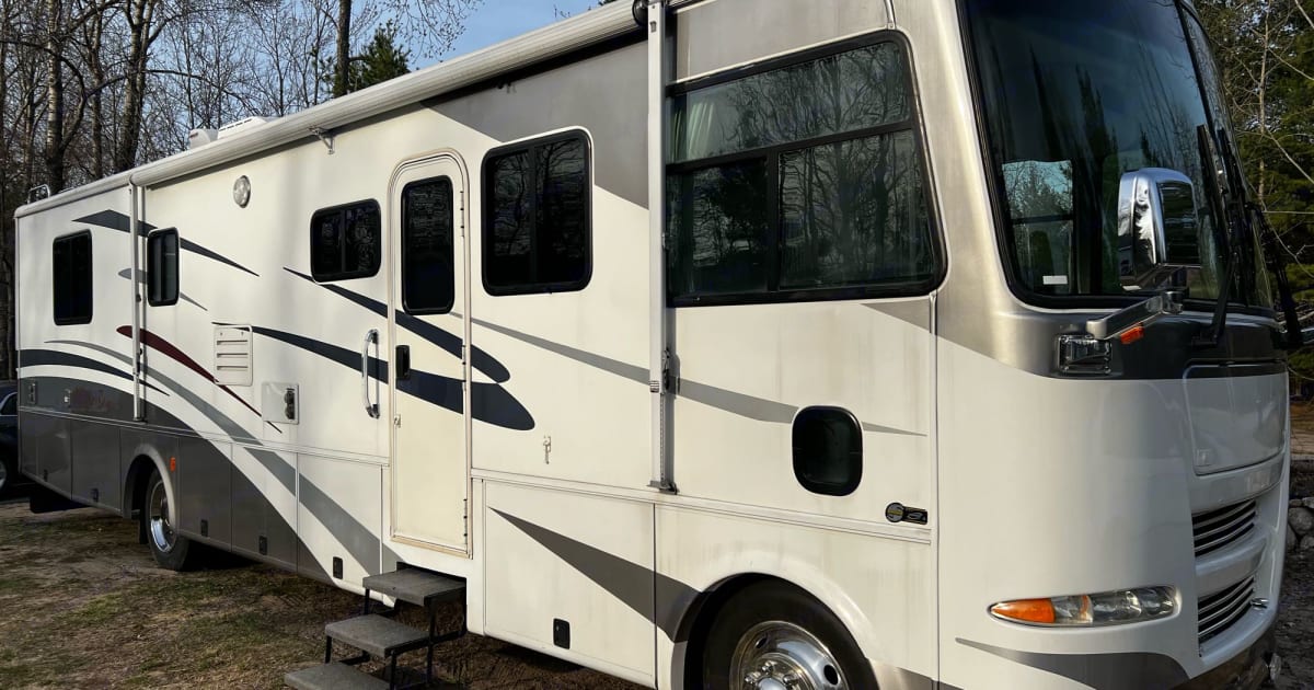 2004 Allegro Allegro Bay Class A Rental in Pellston, MI Outdoorsy