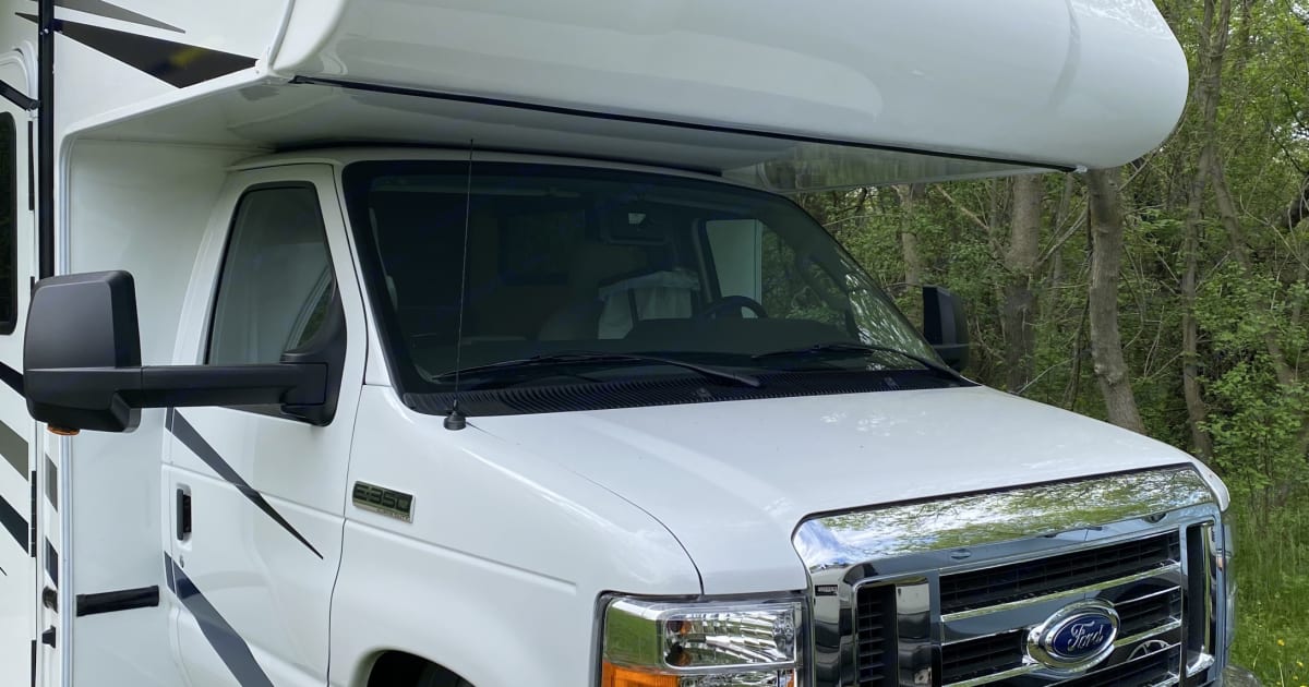 2022 Gulf Stream Conquest Motorhome Rental in Antioch, IL Outdoorsy