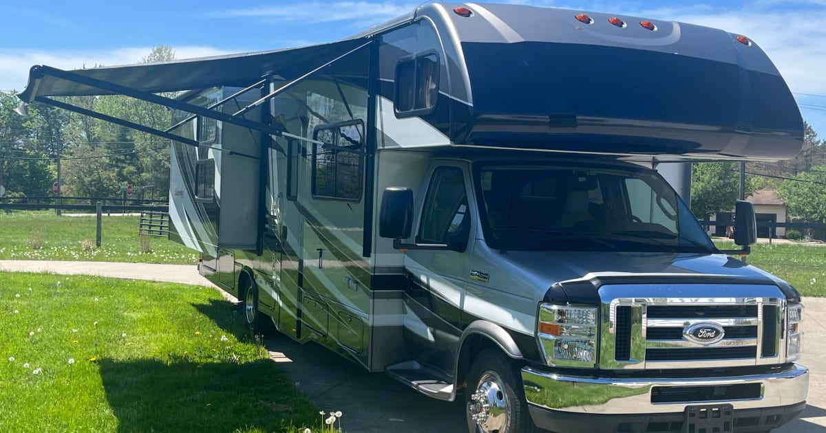 2014 Forest River Sunseeker Motorhome Rental in Chardon, OH Outdoorsy