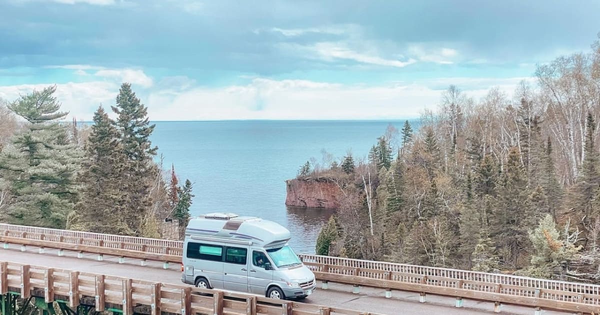 2006 MercedesBenz Sprinter Motorhome Rental in Minneapolis, MN Outdoorsy