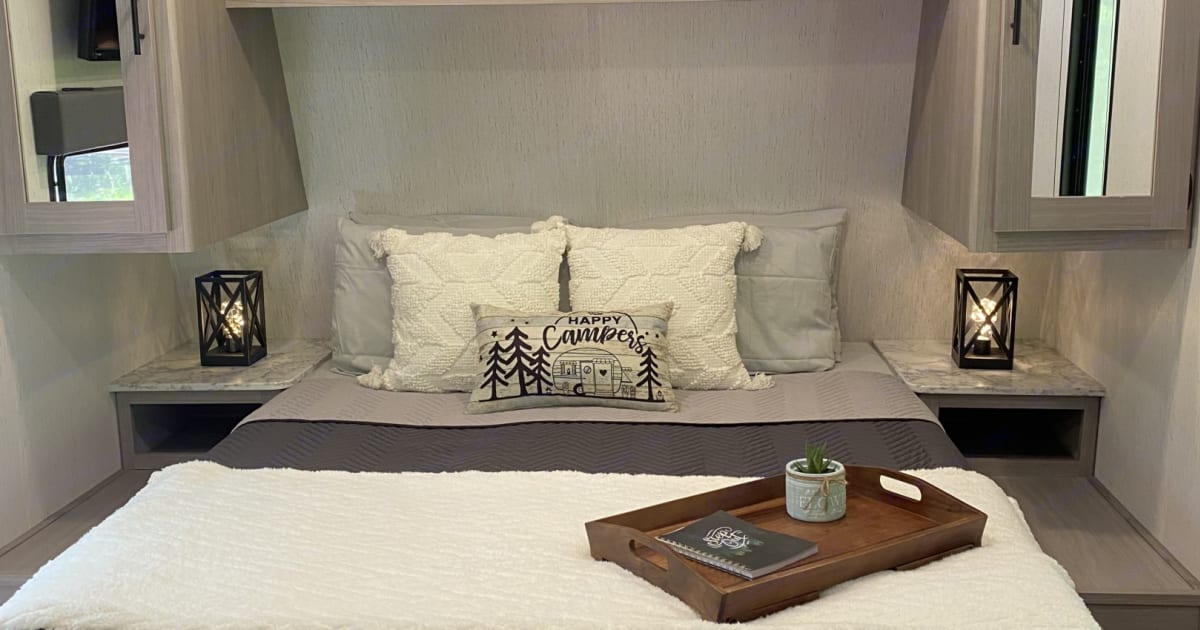 2022 Colman Lantern LT Travel trailer Rental in Pegram, TN Outdoorsy