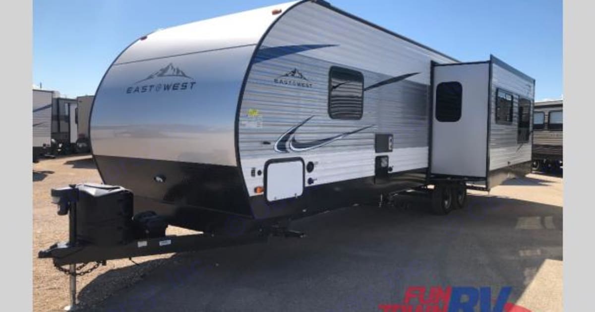 2020 East to West Silver Lake Travel trailer Rental in Pine City, MN