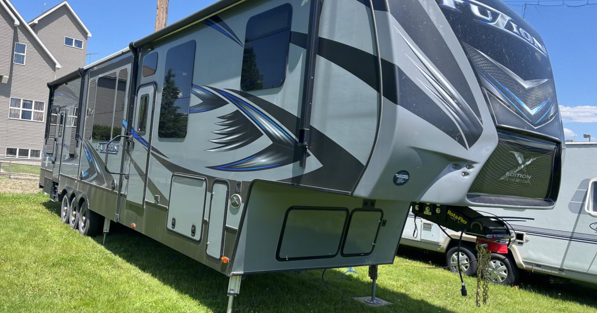 2018 Keystone Fuzion Toy hauler Rental in Prole, IA Outdoorsy