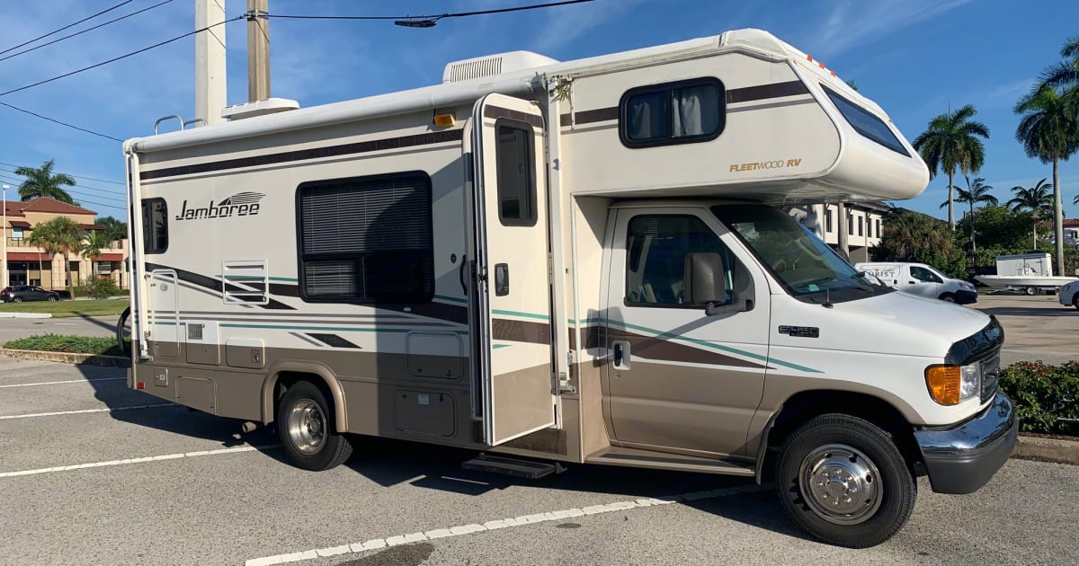 2004 Jamboree Jamboree Motorhome Capucine Rental in Jupiter, FL Outdoorsy