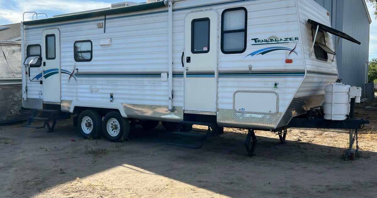 2004 Komfort Trailblazer Travel trailer Rental in Manteca, CA | Outdoorsy