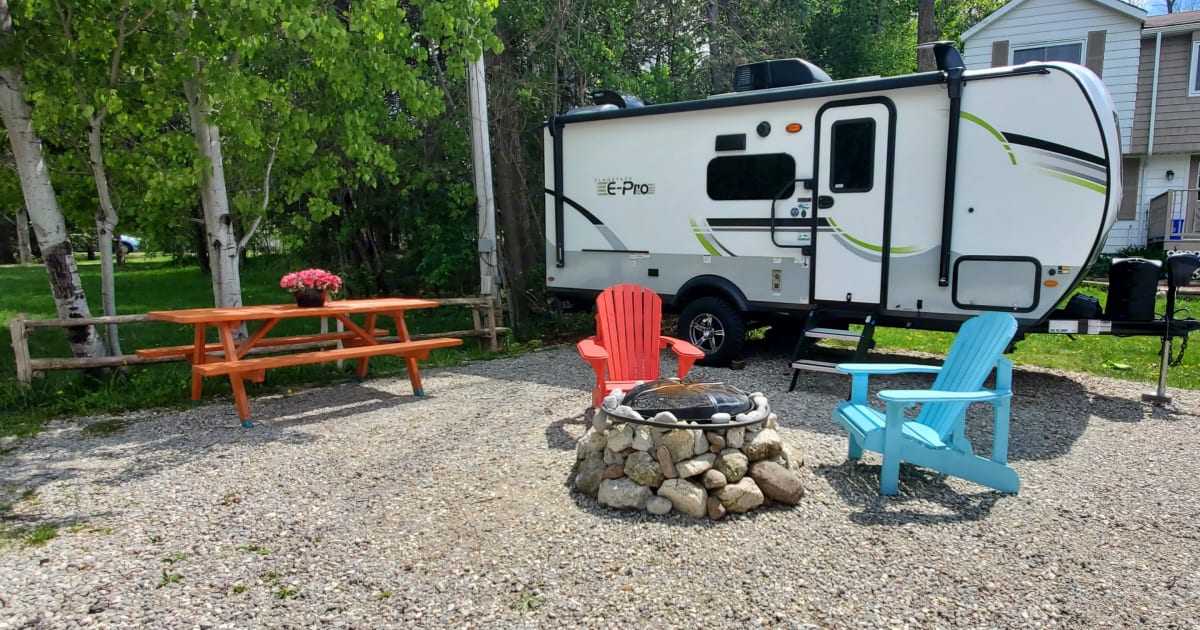 2022 Forest River Flagstaff EPro 20BHS Travel trailer Rental in Wasaga Beach, ON Outdoorsy