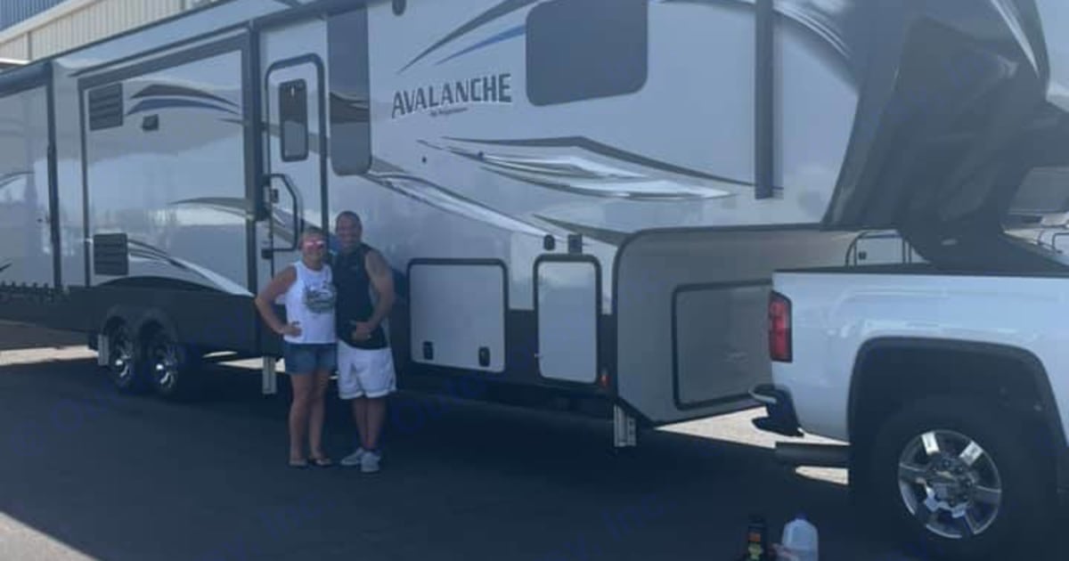 2019 Keystone RV Avalanche Toy Hauler Fifthwheel Rental in PEORIA, AZ