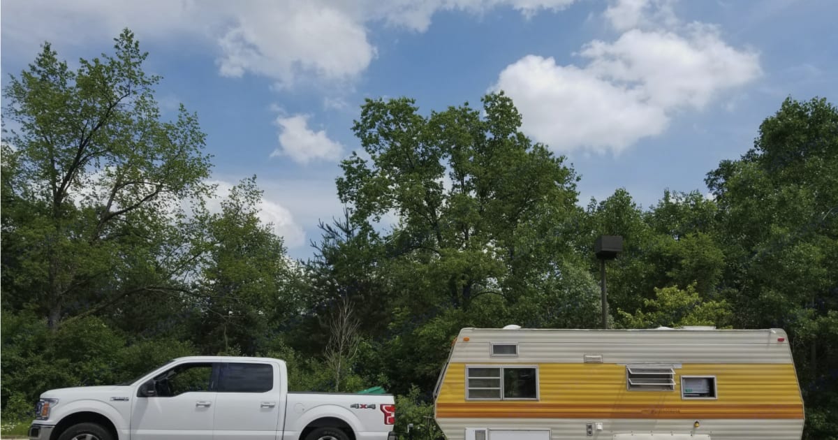 1976 Aristocrat 27b Travel trailer Rental in Ann Arbor, MI Outdoorsy