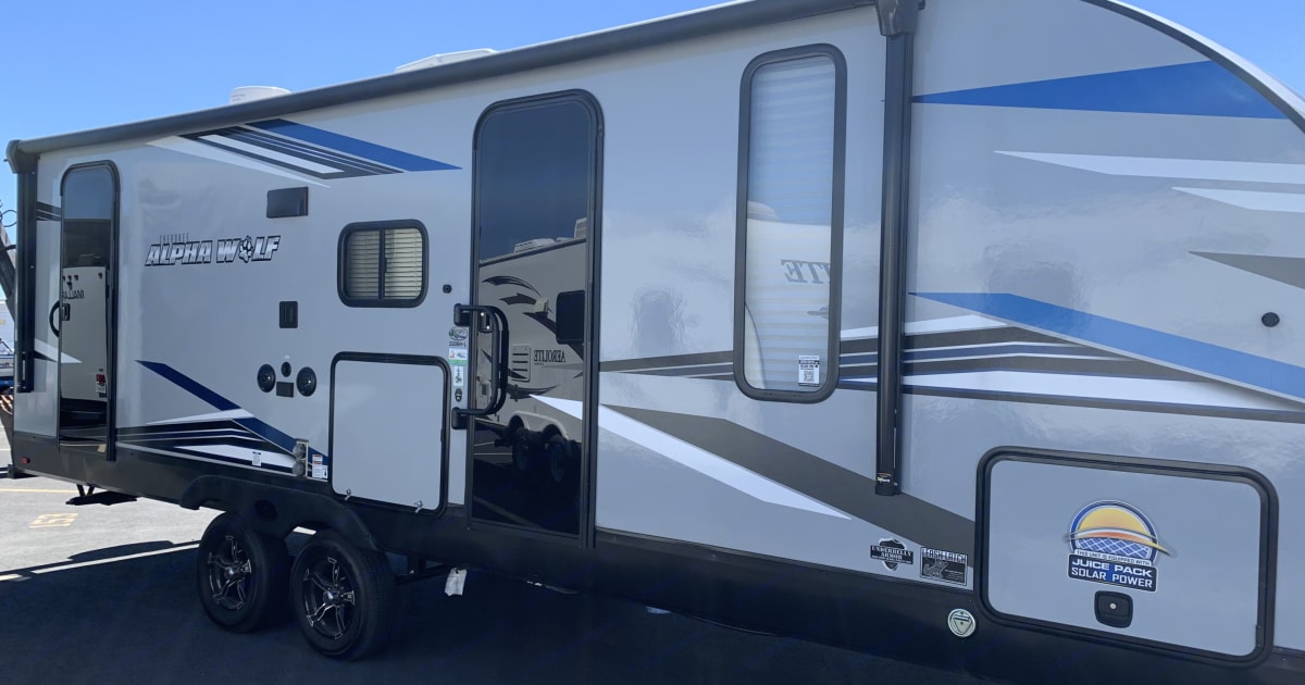 2022 Forest River Cherokee Alpha Wolf Travel trailer Rental in