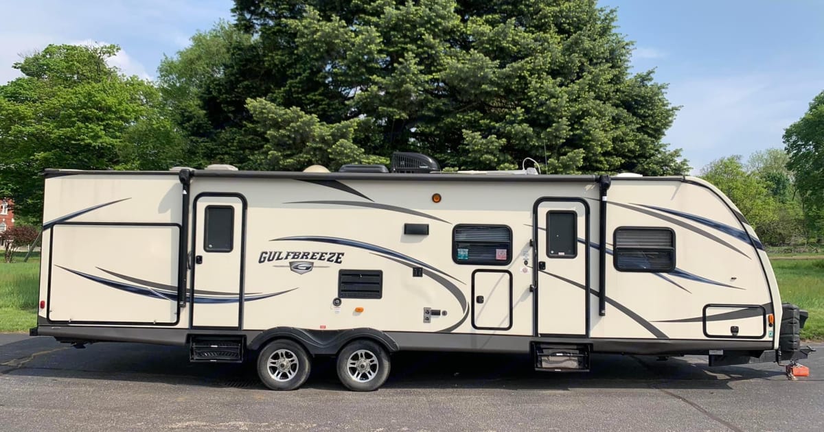 2017 Gulf Stream Gulf Breeze Champagne Travel trailer Rental in
