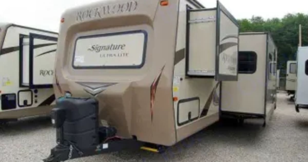 2016 Forest River Rockwood Signature Ultra Lite Travel trailer Rental