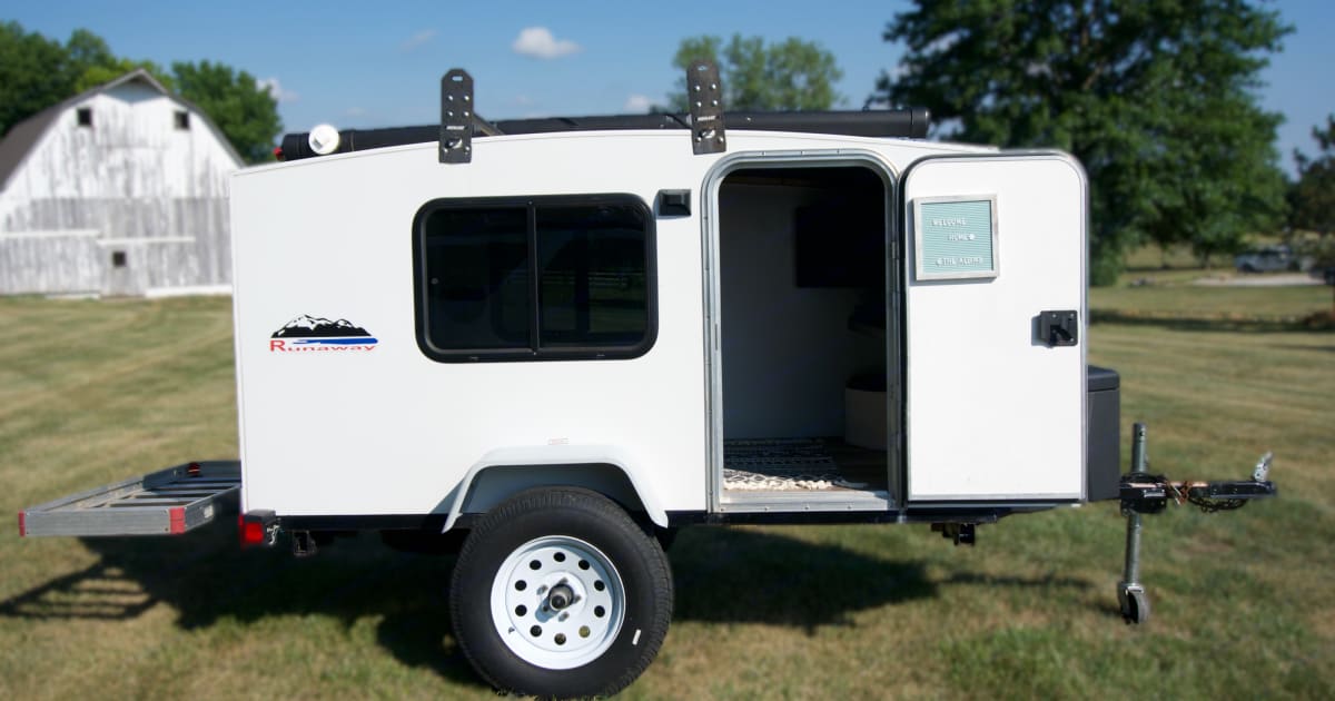 2018 Runaway Coolcamp Travel trailer Rental in Lees Summit, MO Outdoorsy