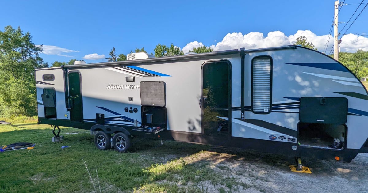 2022 Forest River Cherokee Alpha Wolf Travel trailer Rental in Rutland