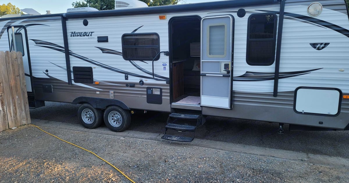 2015 Keystone 28' bunkhouse Travel trailer Rental in Red Bluff, CA