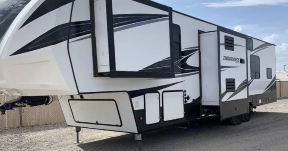 2019 Dutchmen Endurance Toy hauler Rental in Krum, TX Outdoorsy