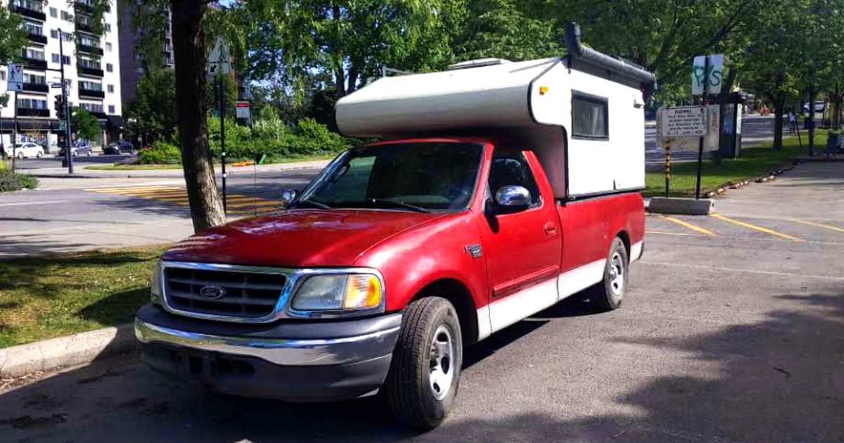 2002 Ford F150 XLT Truck Camper Rental in Montréal, QC | Outdoorsy