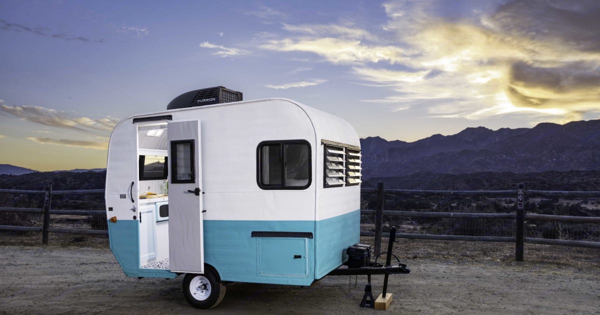 1960 Aristocrat Lil' Loafer Travel trailer Rental in Ojai, CA Outdoorsy