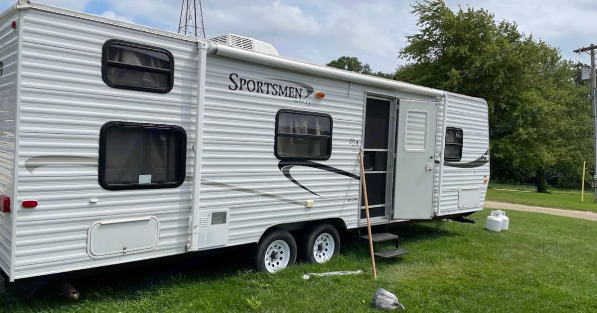 2008 Sportsmen LE Travel trailer Rental in Evansville, WI Outdoorsy