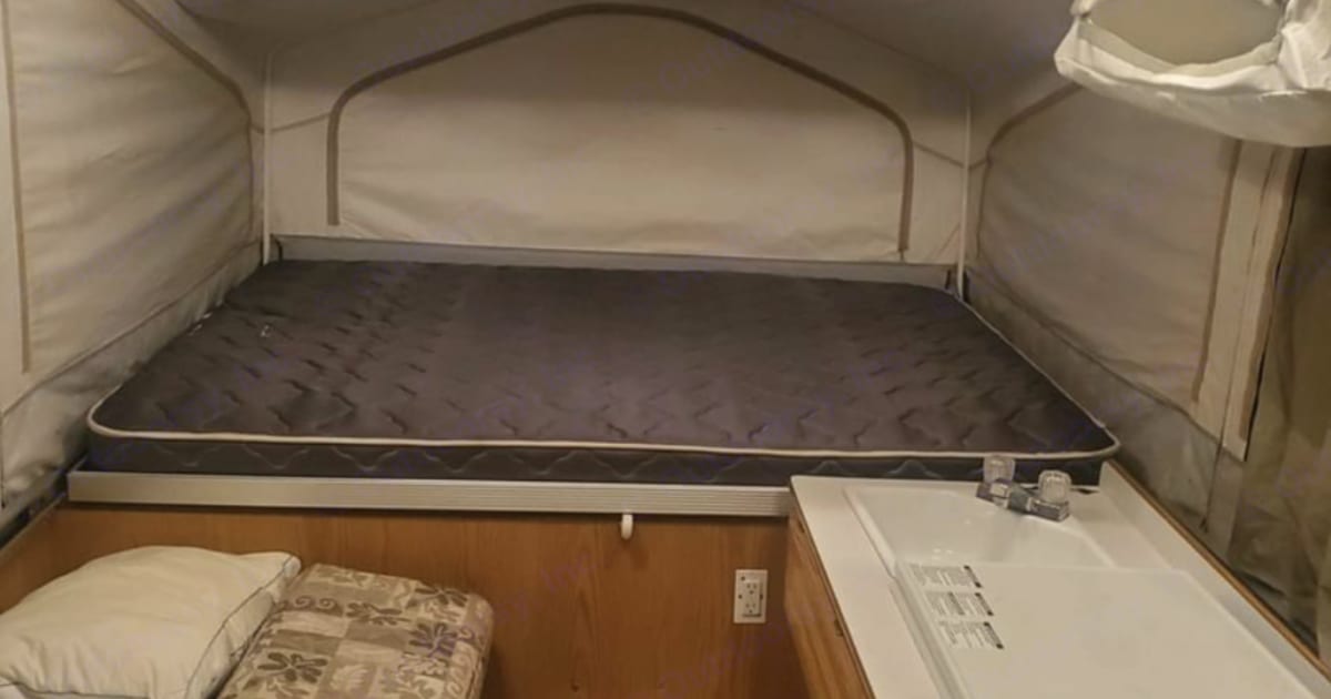2004 Forest River Flagstaff Classic Folding trailer Rental in