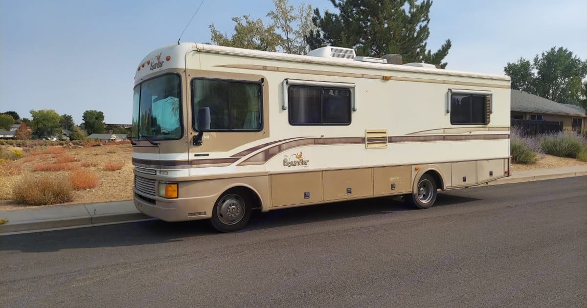 1998 Fleetwood Bounder Class A Rental in Reno, NV Outdoorsy