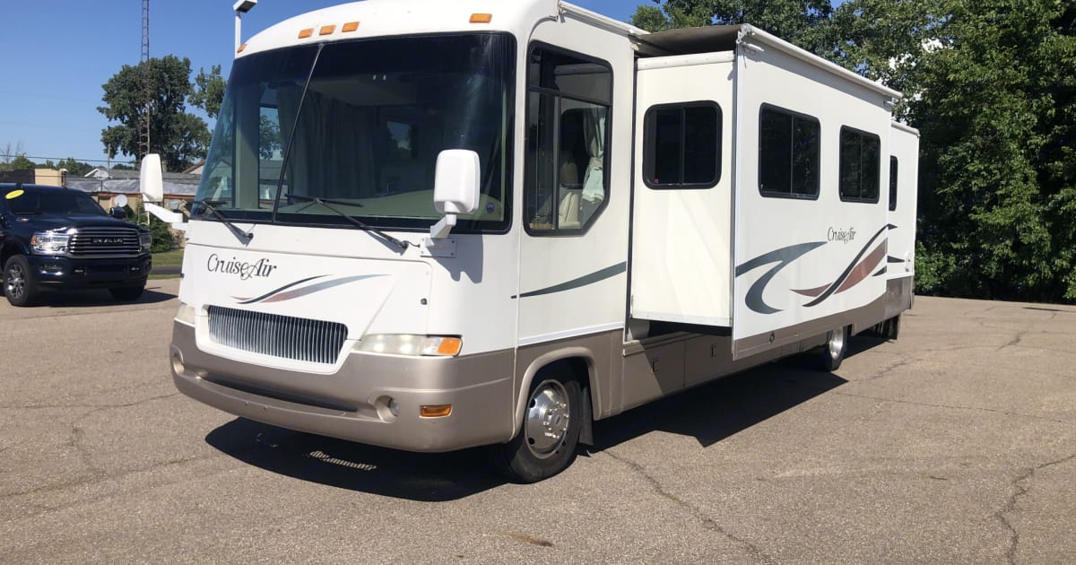 2000 Boy Cruise Air Class A Rental in South Haven, MI Outdoorsy