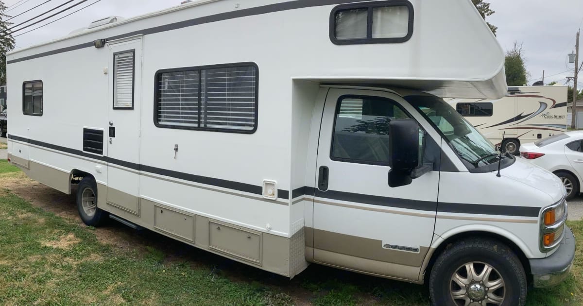 2001 Jamboree Jamboree Motorhome Class C Rental in Burnaby, BC Outdoorsy
