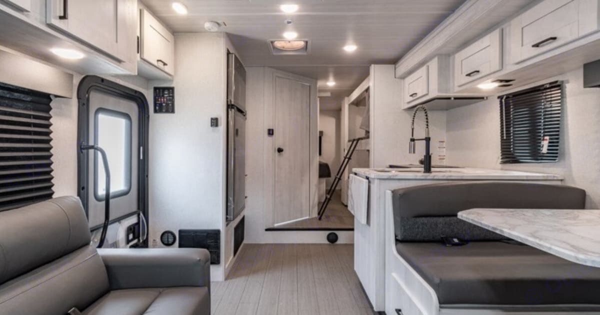 2022 Entrada East to West Class C Rental in Aurora, CO Outdoorsy