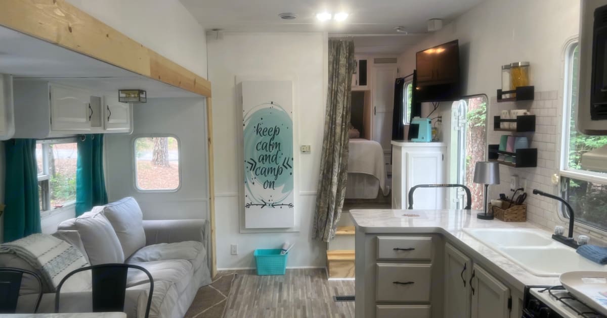 2003 Forest River Cherokee Fifthwheel Rental in Abbeville, SC Outdoorsy