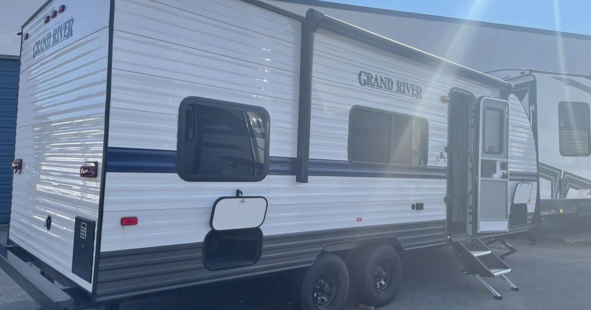 2022 Forest River 1NL1G2721N6006603 Travel trailer Rental in Canfield