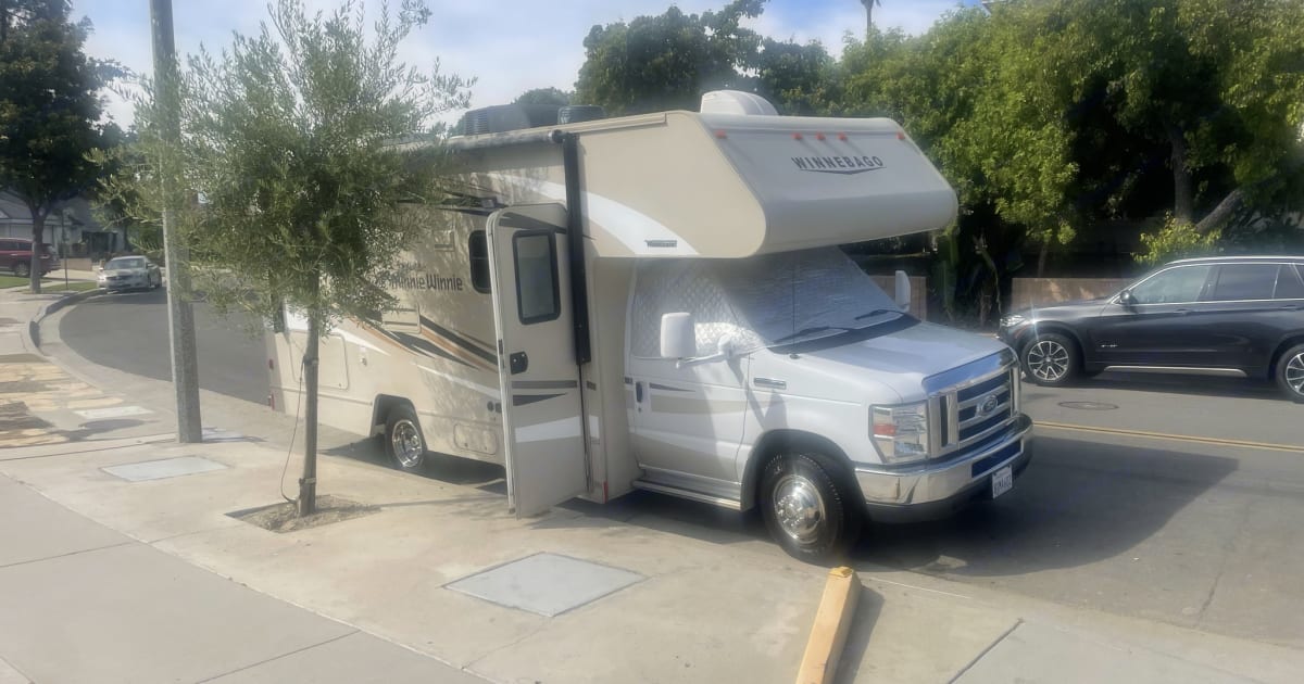 2016 Winnebago Minnie Winnie Motorhome Rental in Diamond Bar, CA