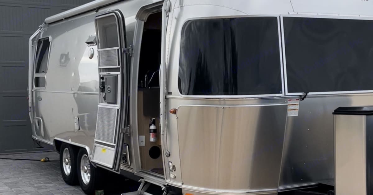 2017 Airstream Flying Cloud Travel trailer Rental in Andover, KS