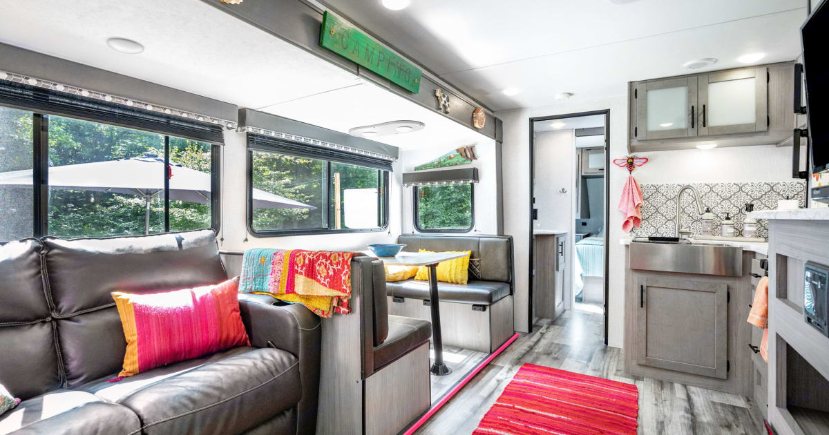 2022 Dutchmen Coleman Light Travel Trailer Rental in Weaverville, NC