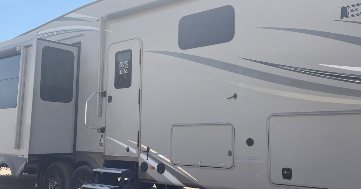 2018 Jayco Eagle Fifthwheel Rental in Phelan, CA Outdoorsy