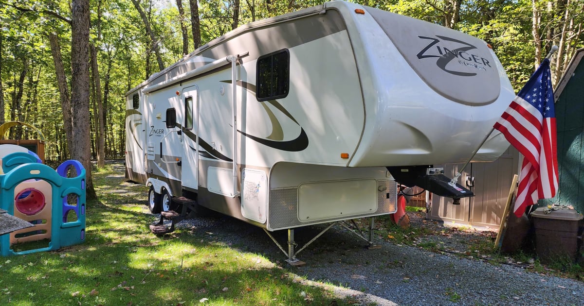 2013 Crossroads RV Zinger Fifthwheel Rental in Milford, PA Outdoorsy