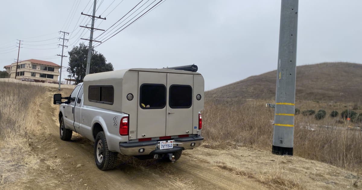 2001 Ford Ford F350 Truck Camper Rental in Agoura, CA Outdoorsy