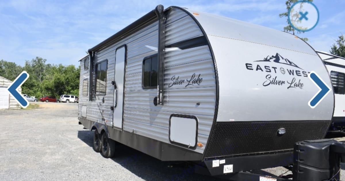 2022 East to West Silver Lake Travel trailer Rental in Waldron, AR