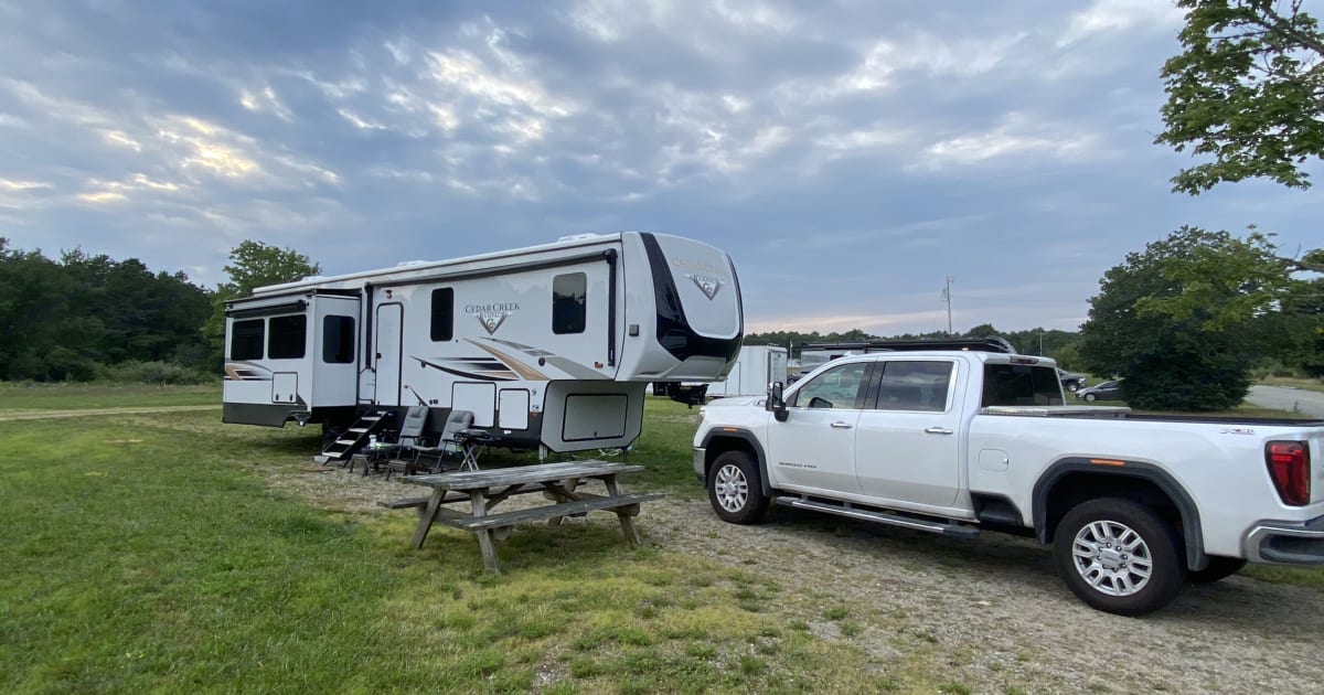 2021 Cedar Creek Champagne Fifthwheel Rental in Sargent, TX Outdoorsy